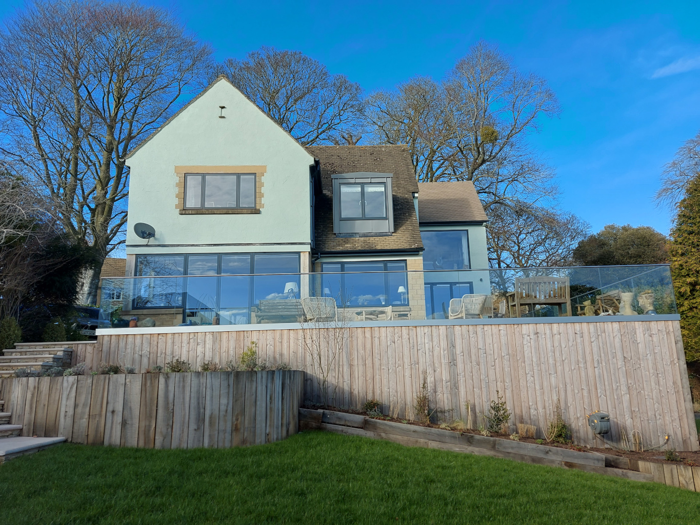 retaining wall with glass balustrade